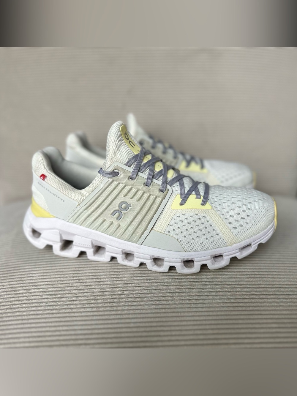On Running Cloudswift 2.0 women's running sneakers “White/Limelight" size 8.5 - Picture 2 of 10